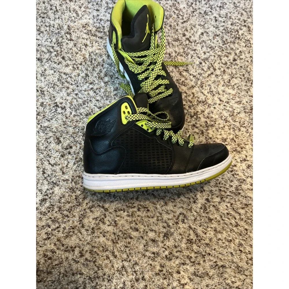 Air Jordan Black Green Leather 2013 Size 8 US 41 EU‎ Great Condition 429489-013